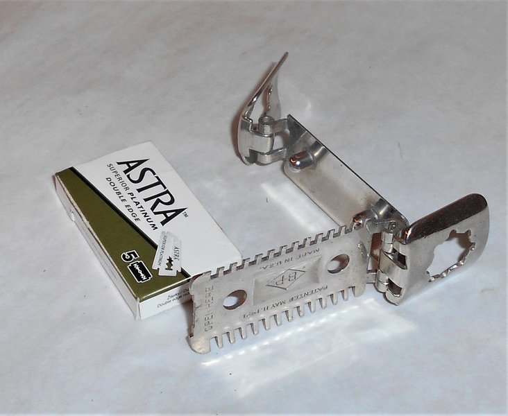 Gillette TTO 1958 Fat Boy Razor Refurbished Replated Mirror Nickel D4–MN1 (32).JPG