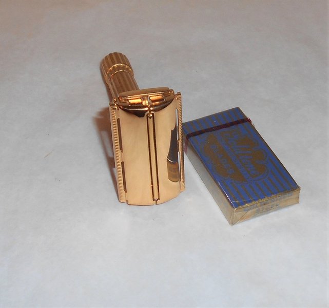 Gillette 1955 Diplomat Razor TTO Refurbished Replated 24 Karat Gold A2–09 (6).JPG