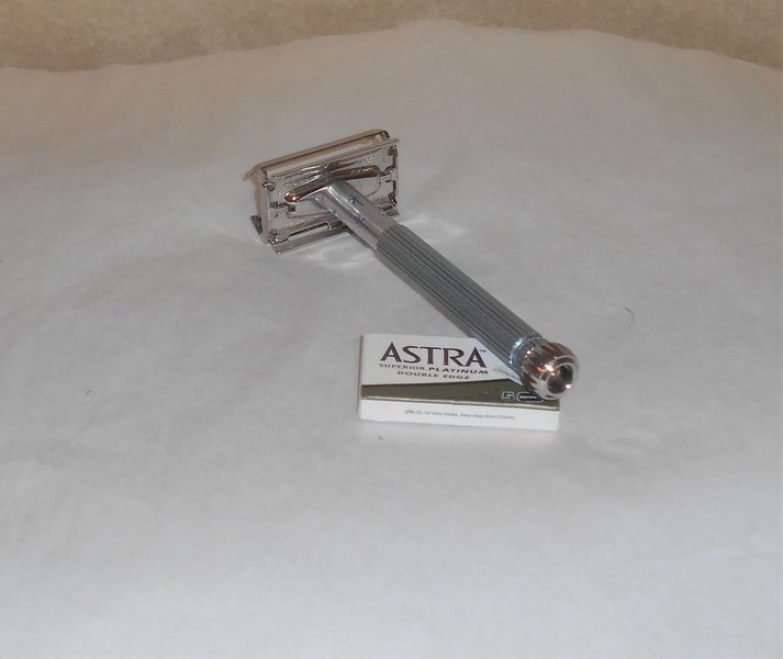 Gillette Lady Starburst Razor 1974 Blue W Blades (23).JPG Gillette Lady Starburst Razor 1974 Blue W Blades (23).JPG