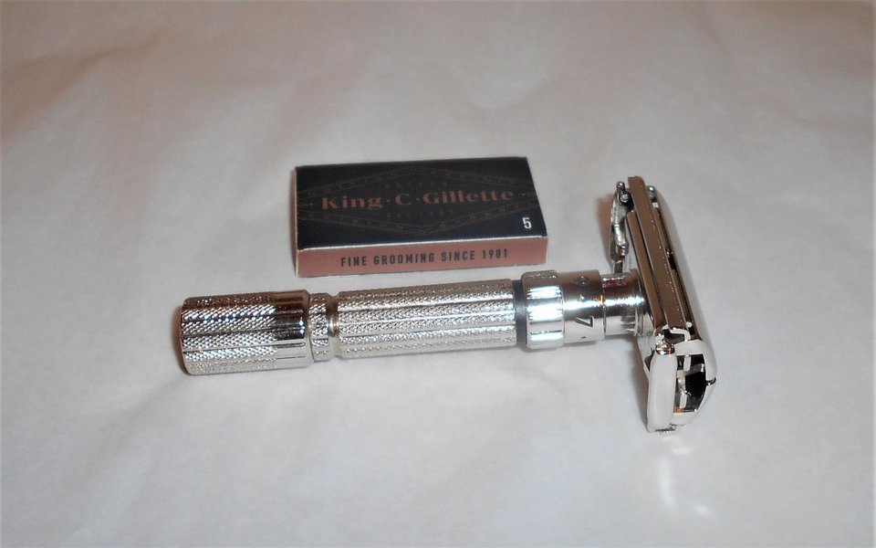 Gillette 1960 Fat Boy Razor Adjustable Refurbished Replated Mirror Nickel F4–66 (21).JPG