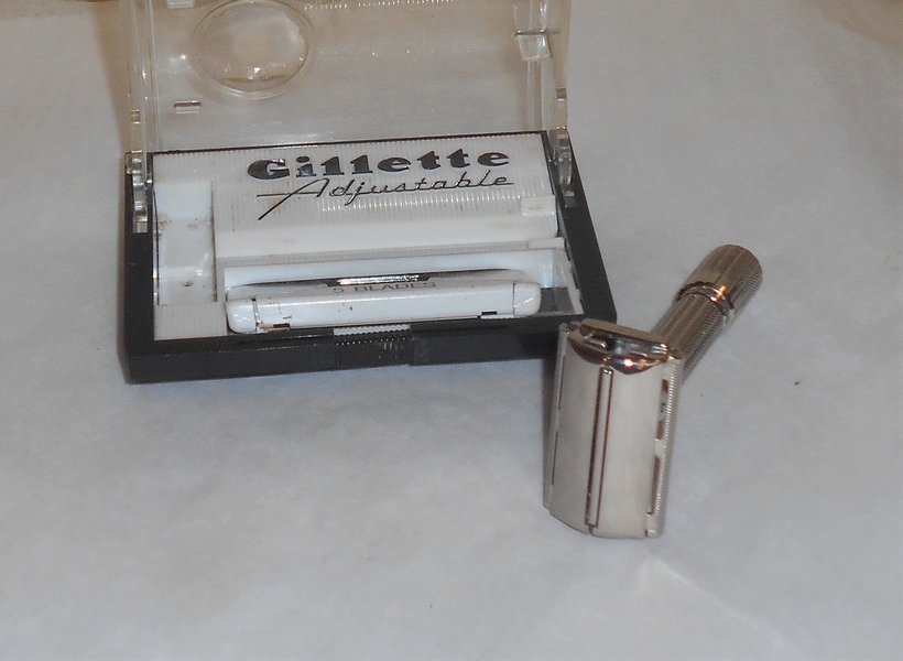Gillette 1960 Fat Boy Razor Case Blades Refurbished Replated Mirror Gold F1–LO (11).JPG