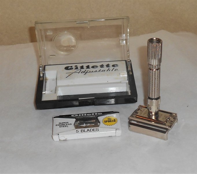 Gillette 1960 Fat Boy Razor Case Blades Refurbished Replated Mirror Gold F1–LO (59).JPG