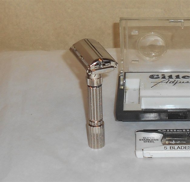Gillette 1960 Fat Boy Razor Case Blades Refurbished Replated Mirror Gold F1–LO (70).JPG