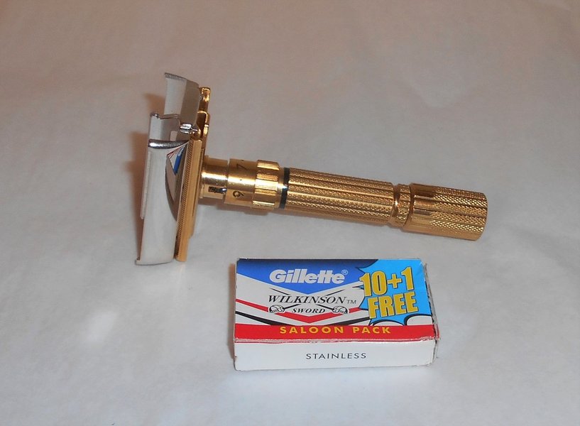 Gillette 1959 Fat Boy Razor Refurbished Replated GoldPalladium E2–GP1 (16).JPG