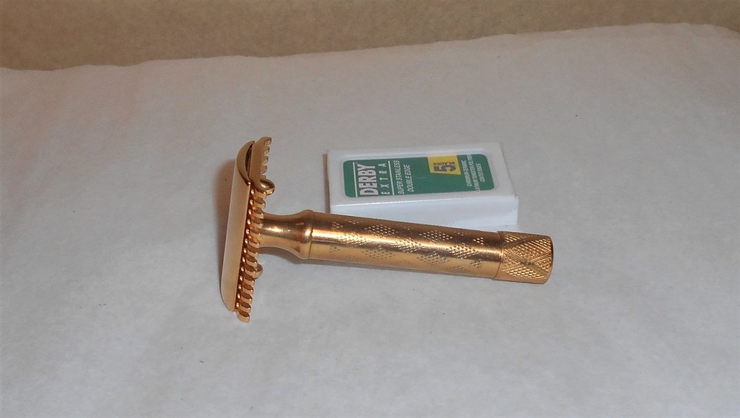 Gillette 1922 Aristocrat Refurbished Replated 24 Karat Gold Three-Piece Razor 12–14 (5) - Copy.JPG Gillette 1922 Aristocrat Refurbished Replated 24 Karat Gold Three-Piece Razor 12–14 (5) - Copy.JPG