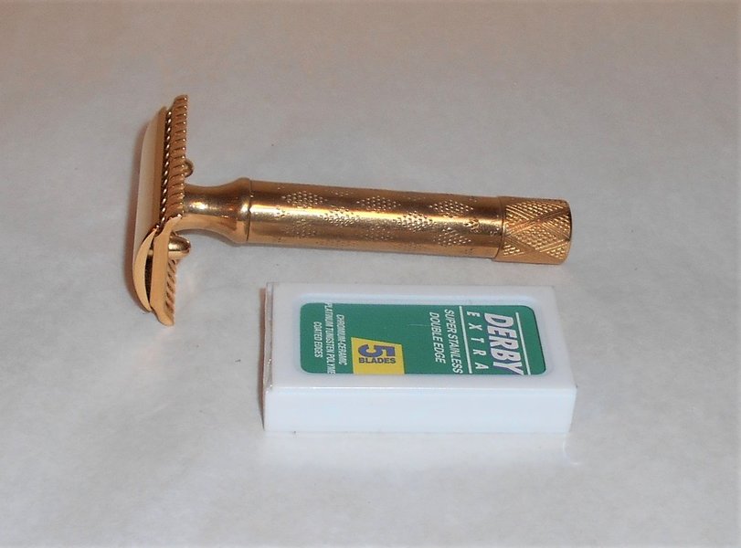 Gillette 1922 Aristocrat Refurbished Replated 24 Karat Gold Three-Piece Razor 12–14 (14) - Copy.JPG Gillette 1922 Aristocrat Refurbished Replated 24 Karat Gold Three-Piece Razor 12–14 (14) - Copy.JPG