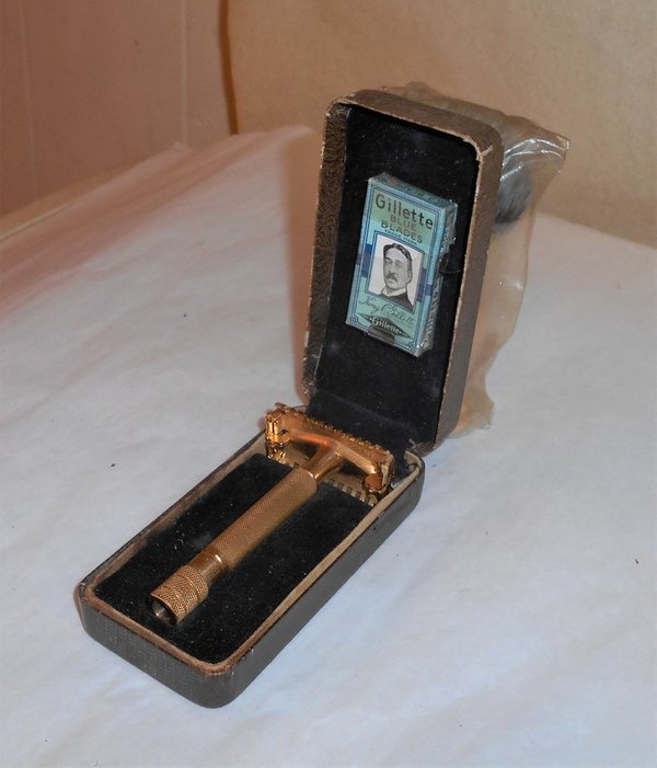 Gillette Sheraton 1937 Safety Razor Refurbished Replated 24 Karat Gold W Case Blades (12).JPG Gillette Sheraton 1937 Safety Razor Refurbished Replated 24 Karat Gold W Case Blades (12).JPG