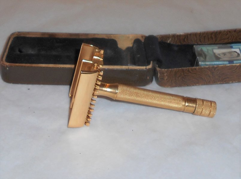 Gillette Sheraton 1937 Safety Razor Refurbished Replated 24 Karat Gold W Case Blades (26).JPG Gillette Sheraton 1937 Safety Razor Refurbished Replated 24 Karat Gold W Case Blades (26).JPG