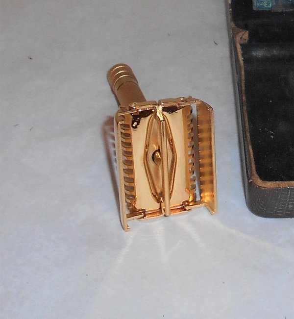 Gillette Sheraton 1937 Safety Razor Refurbished Replated 24 Karat Gold W Case Blades (43).JPG