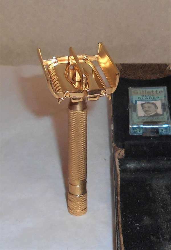 Gillette Sheraton 1937 Safety Razor Refurbished Replated 24 Karat Gold W Case Blades (52).JPG