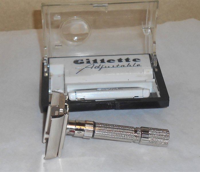 Gillette 1960 Fat Boy Razor Case Blades Refurbished Replated Mirror Gold F1–LO (33).JPG