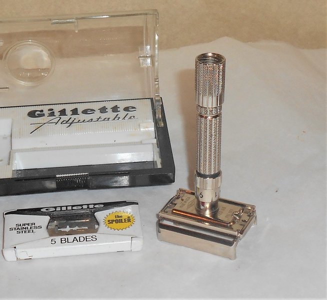 Gillette 1960 Fat Boy Razor Case Blades Refurbished Replated Mirror Gold F1–LO (60).JPG