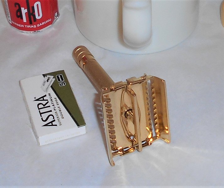 Gillette Sheraton 1937 Shaving Cup Shaving Brush Arco Shaving Cream Refurbished Replated 24 Ka...JPG Gillette Sheraton 1937 Shaving Cup Shaving Brush Arco Shaving Cream Refurbished Replated 24 Ka...JPG
