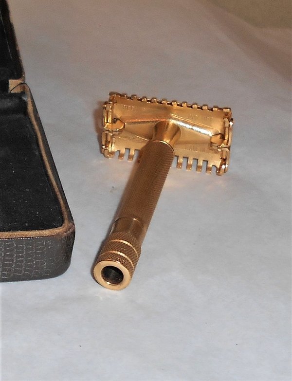 Gillette Sheraton 1937 Safety Razor Refurbished Replated 24 Karat Gold W Case Blades (1).JPG