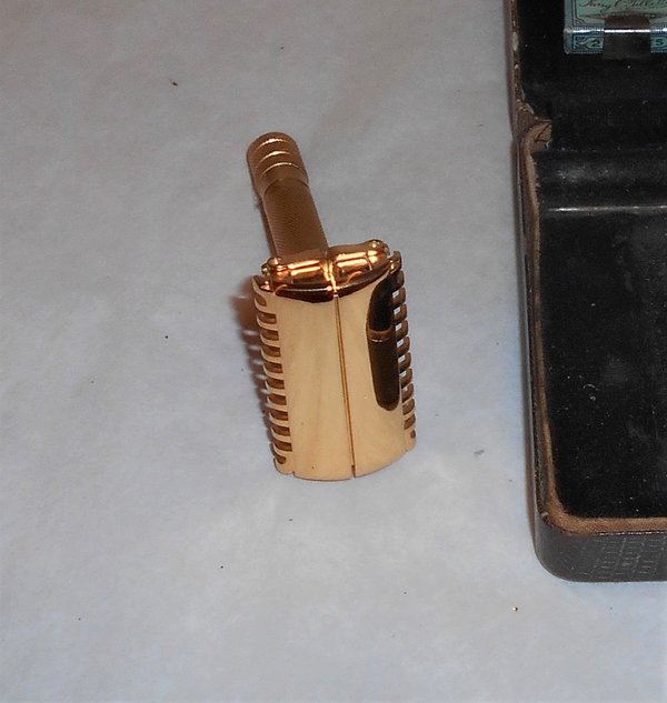 Gillette Sheraton 1937 Safety Razor Refurbished Replated 24 Karat Gold W Case Blades (15).JPG