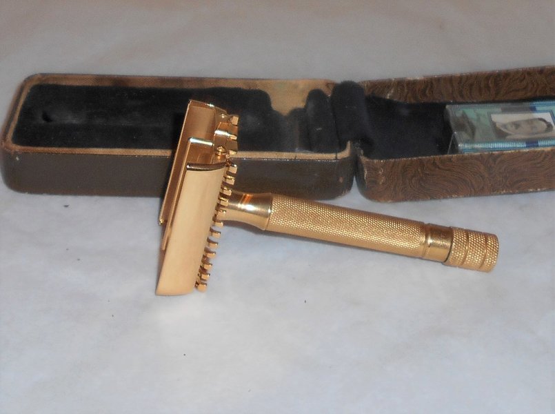 Gillette Sheraton 1937 Safety Razor Refurbished Replated 24 Karat Gold W Case Blades (26).JPG