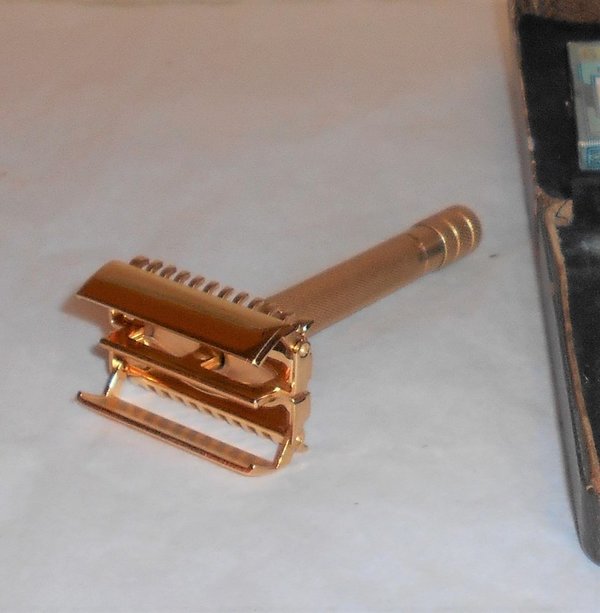 Gillette Sheraton 1937 Safety Razor Refurbished Replated 24 Karat Gold W Case Blades (41).JPG