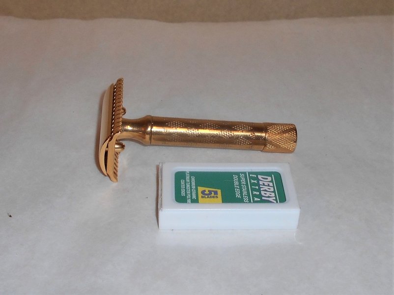 Gillette 1922 Aristocrat Refurbished Replated 24 Karat Gold Three-Piece Razor 12–14 (15).JPG Gillette 1922 Aristocrat Refurbished Replated 24 Karat Gold Three-Piece Razor 12–14 (15).JPG