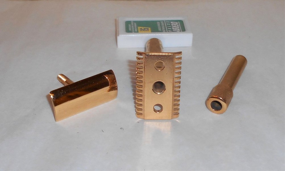 Gillette 1922 Aristocrat Refurbished Replated 24 Karat Gold Three-Piece Razor 12–14 (22).JPG Gillette 1922 Aristocrat Refurbished Replated 24 Karat Gold Three-Piece Razor 12–14 (22).JPG