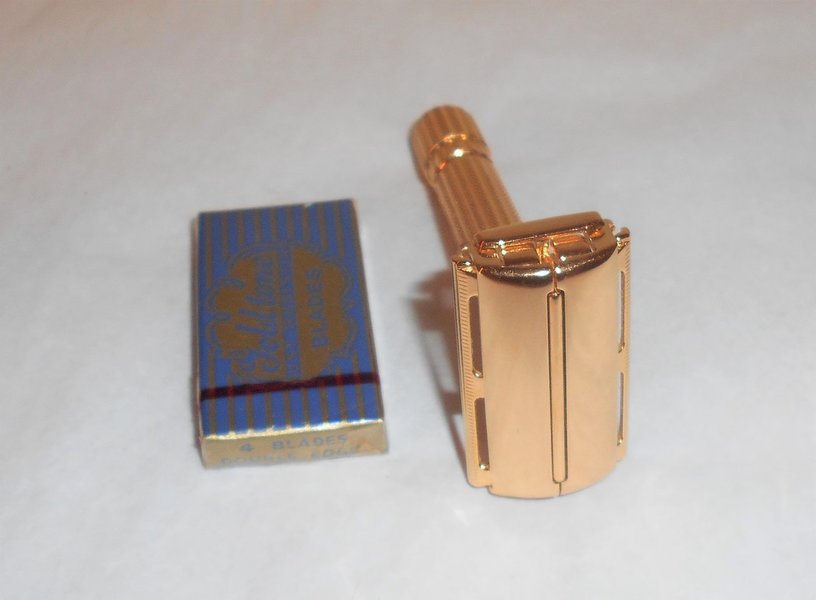 Gillette 194546 Aristocrat TTO Refurbished Replated 24 Karat Gold (45).JPG