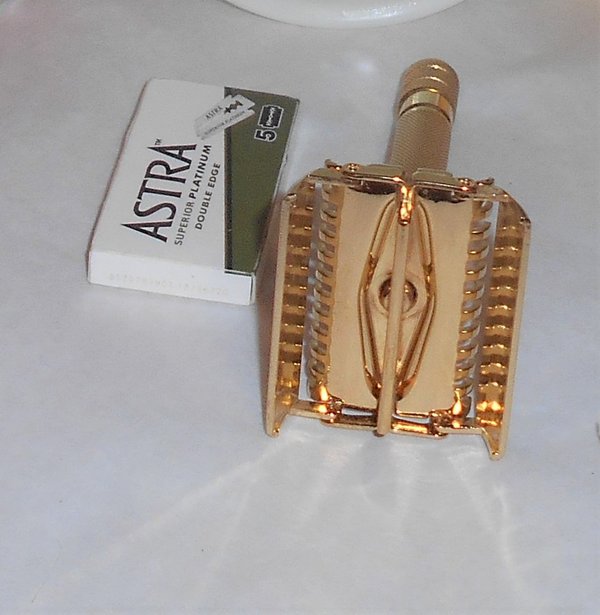 Gillette Sheraton 1937 Shaving Cup Shaving Brush Arco Shaving Cream Refurbished Replated 24 Ka...JPG Gillette Sheraton 1937 Shaving Cup Shaving Brush Arco Shaving Cream Refurbished Replated 24 Ka...JPG