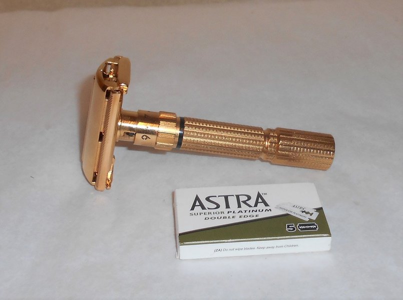 Gillette 1958 TTO Executive Razor Refurbished Replated 24 Karat Gold D3–071 (6).JPG Gillette 1958 TTO Executive Razor Refurbished Replated 24 Karat Gold D3–071 (6).JPG