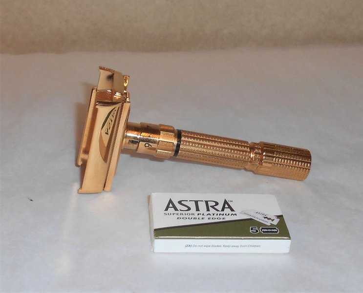 Gillette 1958 TTO Executive Razor Refurbished Replated 24 Karat Gold D3–071 (18).JPG Gillette 1958 TTO Executive Razor Refurbished Replated 24 Karat Gold D3–071 (18).JPG