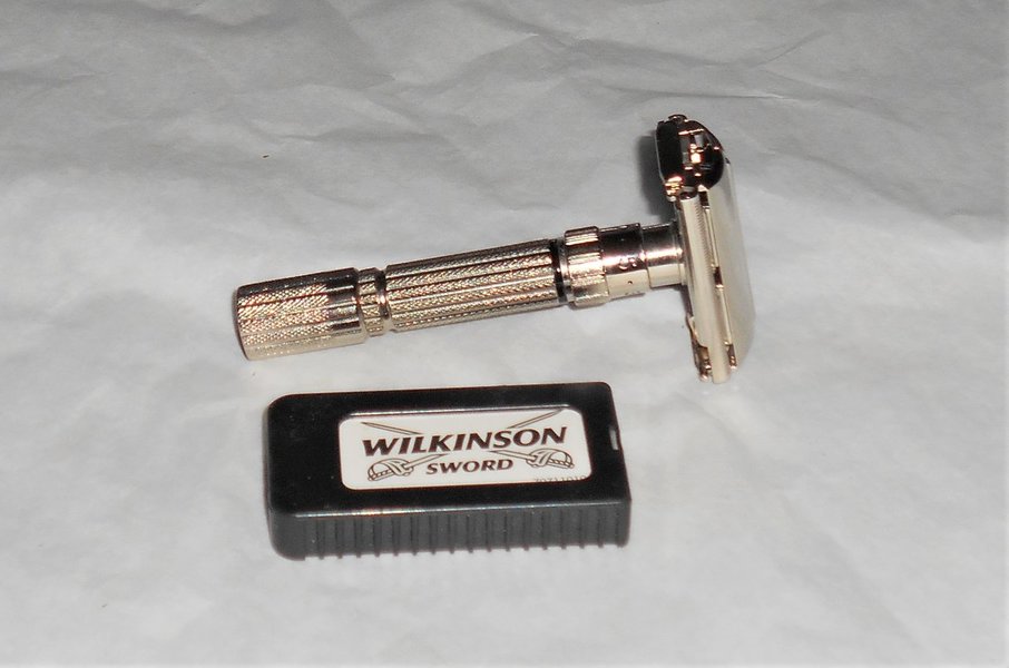 Gillette Fat Boy Razor 1961 Adjustable Refurbished Replated Mirror Nickel G2–F2G (14).JPG Gillette Fat Boy Razor 1961 Adjustable Refurbished Replated Mirror Nickel G2–F2G (14).JPG