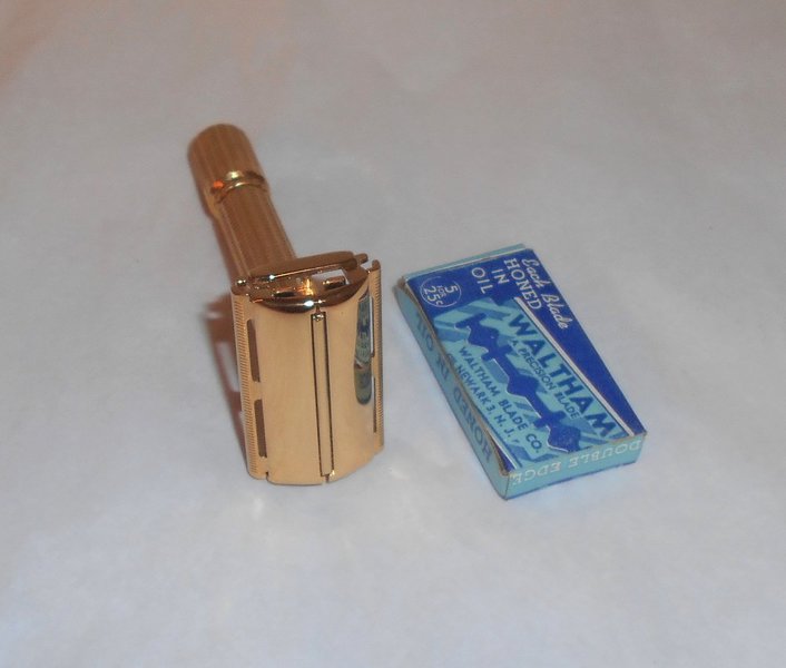 Gillette 1958 Executive Razor Refurbished Replated 24 Karat Gold D3–G0L (4).JPG