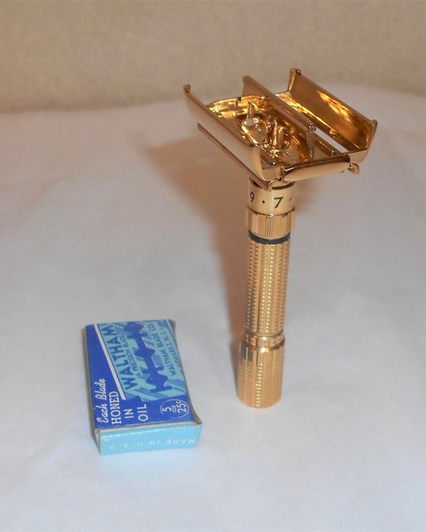 Gillette 1958 Executive Razor Refurbished Replated 24 Karat Gold D3–G0L (40).JPG