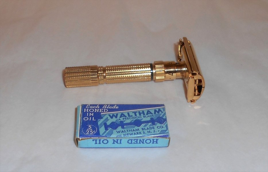 Gillette 1958 Executive Razor Refurbished Replated 24 Karat Gold D3–G0L (16).JPG