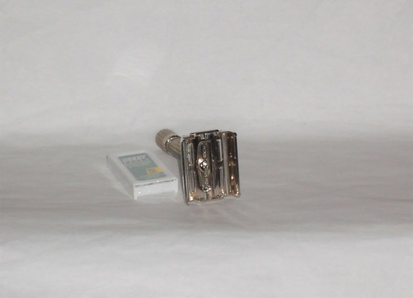 Gillette Adjustable 1959 TTO All Original Razor W Blades E4–44 (38).JPG Gillette Adjustable 1959 TTO All Original Razor W Blades E4–44 (38).JPG