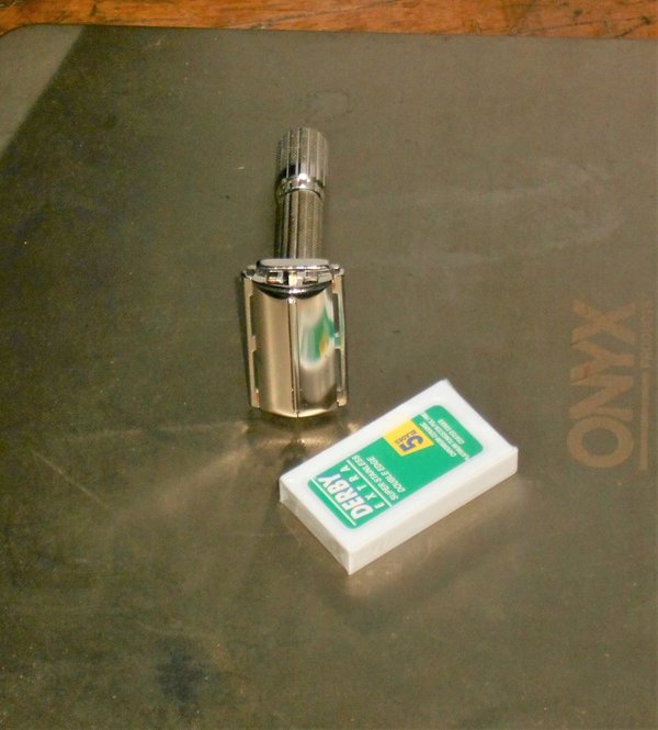 Gillette Adjustable 1959 TTO All Original Razor W Blades E4–44 (91).JPG Gillette Adjustable 1959 TTO All Original Razor W Blades E4–44 (91).JPG