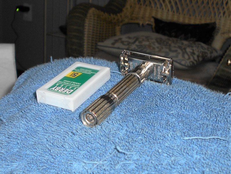 Gillette Adjustable 1959 TTO All Original Razor W Blades E4–44 (108).JPG Gillette Adjustable 1959 TTO All Original Razor W Blades E4–44 (108).JPG