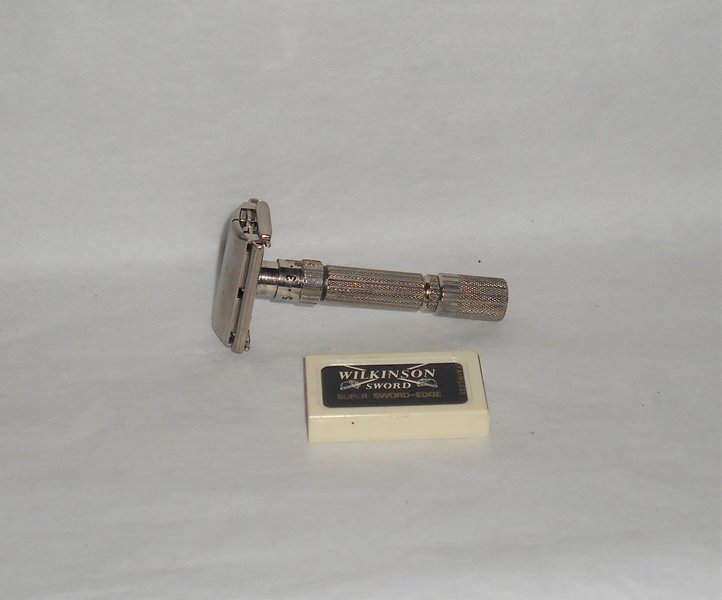 Gillette 1961 Fat Boy Razor TTO Adjustable All Original Nickel Plated Brass G1–ZX (9).JPG