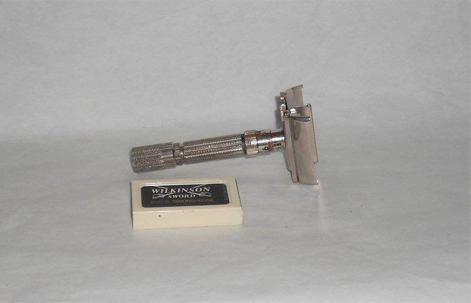 Gillette 1961 Fat Boy Razor TTO Adjustable All Original Nickel Plated Brass G1–ZX (26).JPG