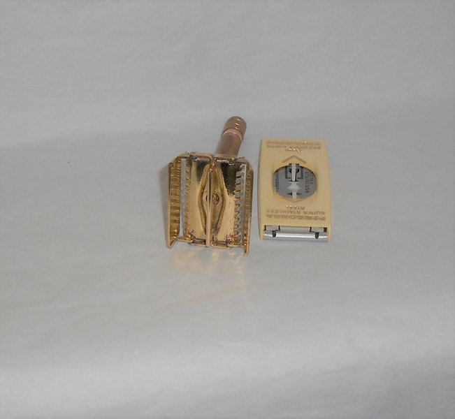 Gillette 1937 Sheraton Razor TTO Open Comb Brass GS-22 (52).JPG