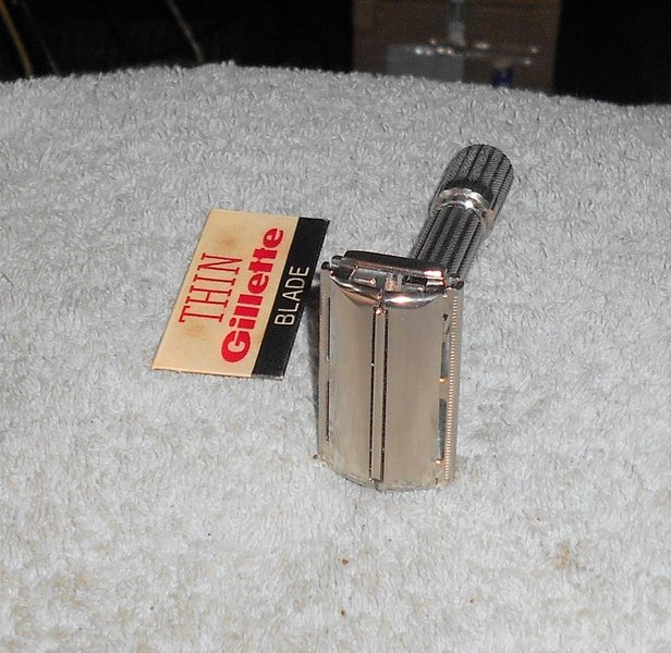 Gillette Fat Boy Razor 1959 TTO Adjustable All Original Nickel Plated E4 (7).JPG
