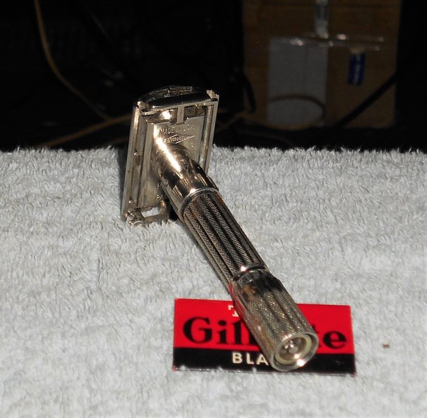 Gillette 1960 Fat Boy Razor TTO Adjustable All Original F3–F3R (9) - Copy.JPG Gillette 1960 Fat Boy Razor TTO Adjustable All Original F3–F3R (9) - Copy.JPG