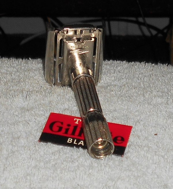 Gillette 1960 Fat Boy Razor TTO Adjustable All Original F3–F3R (14) - Copy.JPG Gillette 1960 Fat Boy Razor TTO Adjustable All Original F3–F3R (14) - Copy.JPG