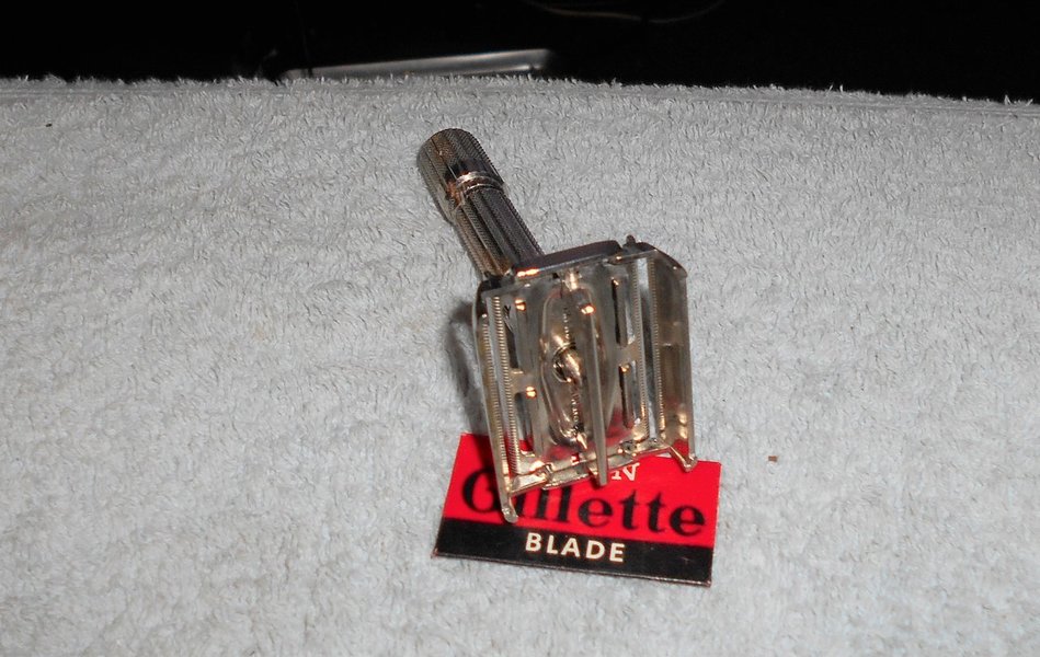 Gillette 1960 Fat Boy Razor TTO Adjustable All Original F3–F3R (20) - Copy.JPG Gillette 1960 Fat Boy Razor TTO Adjustable All Original F3–F3R (20) - Copy.JPG