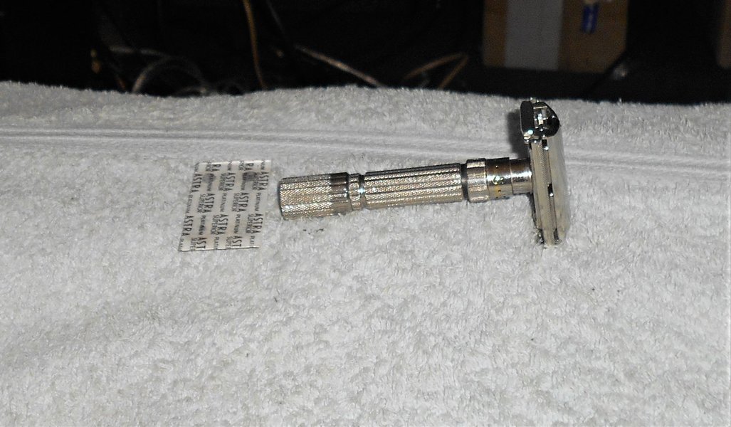 Gillette Fat Boy Razor 1961 TTO Adjustable All Original Nickel Plated G2–A97 (13).JPG Gillette Fat Boy Razor 1961 TTO Adjustable All Original Nickel Plated G2–A97 (13).JPG