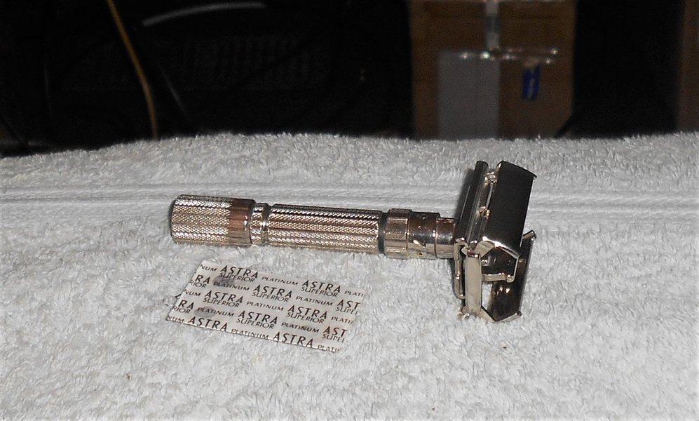Gillette Fat Boy Razor 1961 TTO Adjustable All Original Nickel Plated G2–A97 (24).JPG Gillette Fat Boy Razor 1961 TTO Adjustable All Original Nickel Plated G2–A97 (24).JPG