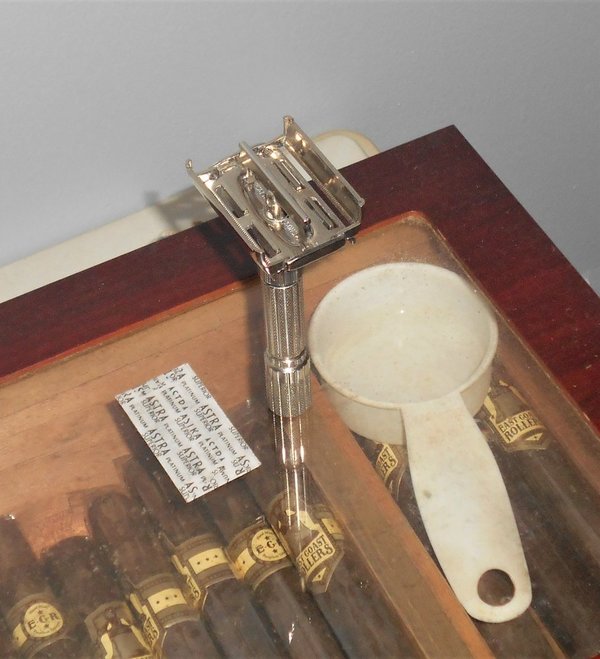 Gillette Fat Boy Razor 1961 TTO Adjustable All Original Nickel Plated G2–A97 (42).JPG Gillette Fat Boy Razor 1961 TTO Adjustable All Original Nickel Plated G2–A97 (42).JPG
