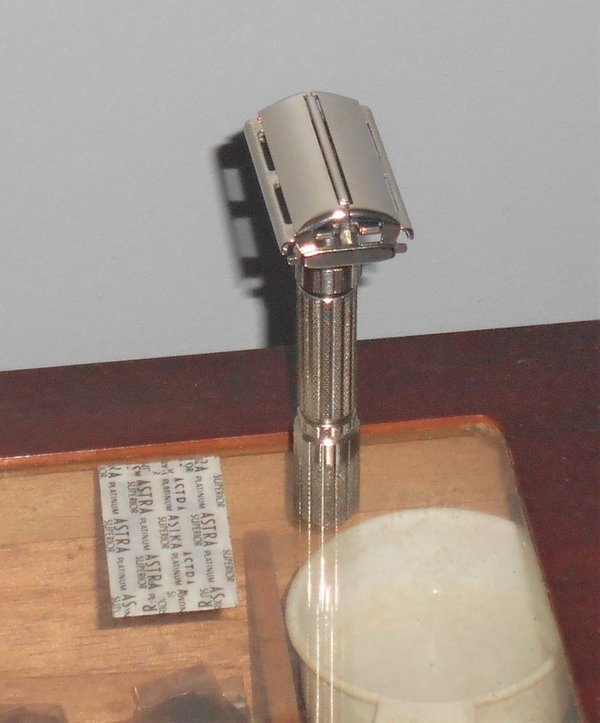 Gillette Fat Boy Razor 1961 TTO Adjustable All Original Nickel Plated G2–A97 (49).JPG Gillette Fat Boy Razor 1961 TTO Adjustable All Original Nickel Plated G2–A97 (49).JPG