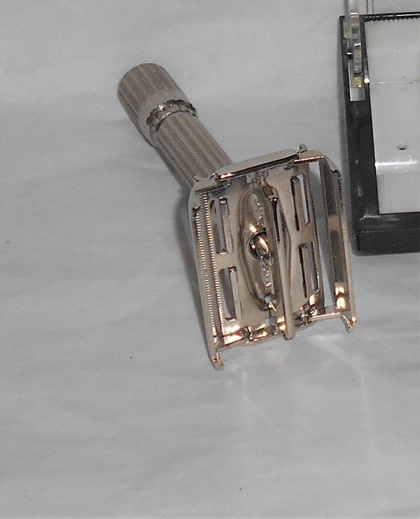 Gillette Fat Boy Razor Adjustable Refurbished RePlated Mirror Nickel F4–16Y (71).JPG Gillette Fat Boy Razor Adjustable Refurbished RePlated Mirror Nickel F4–16Y (71).JPG