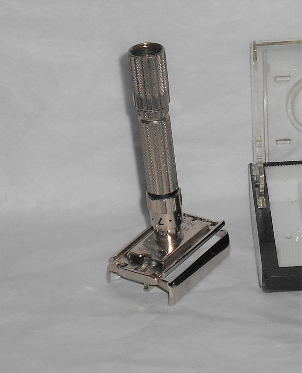 Gillette Fat Boy Razor Adjustable Refurbished RePlated Mirror Nickel F4–16Y (94).JPG Gillette Fat Boy Razor Adjustable Refurbished RePlated Mirror Nickel F4–16Y (94).JPG