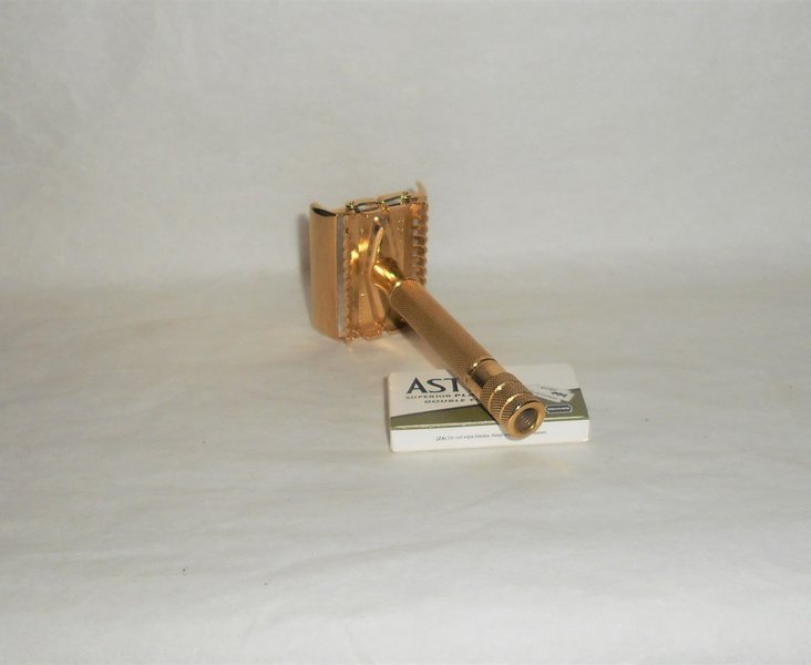 Vintage Gillette 1937 Sheraton Safety Razor Refurbished Replated 24 Karat Gold (16).JPG Vintage Gillette 1937 Sheraton Safety Razor Refurbished Replated 24 Karat Gold (16).JPG