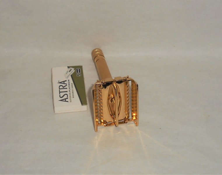 Vintage Gillette 1937 Sheraton Safety Razor Refurbished Replated 24 Karat Gold (26).JPG Vintage Gillette 1937 Sheraton Safety Razor Refurbished Replated 24 Karat Gold (26).JPG