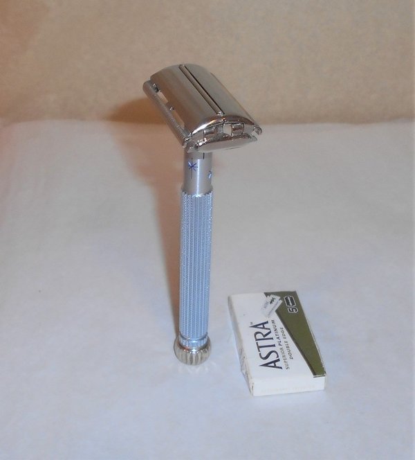 Gillette TTO 1965 Lady Gillette Razor All Original Starburst Blue K2–Z4 (1).JPG Gillette TTO 1965 Lady Gillette Razor All Original Starburst Blue K2–Z4 (1).JPG